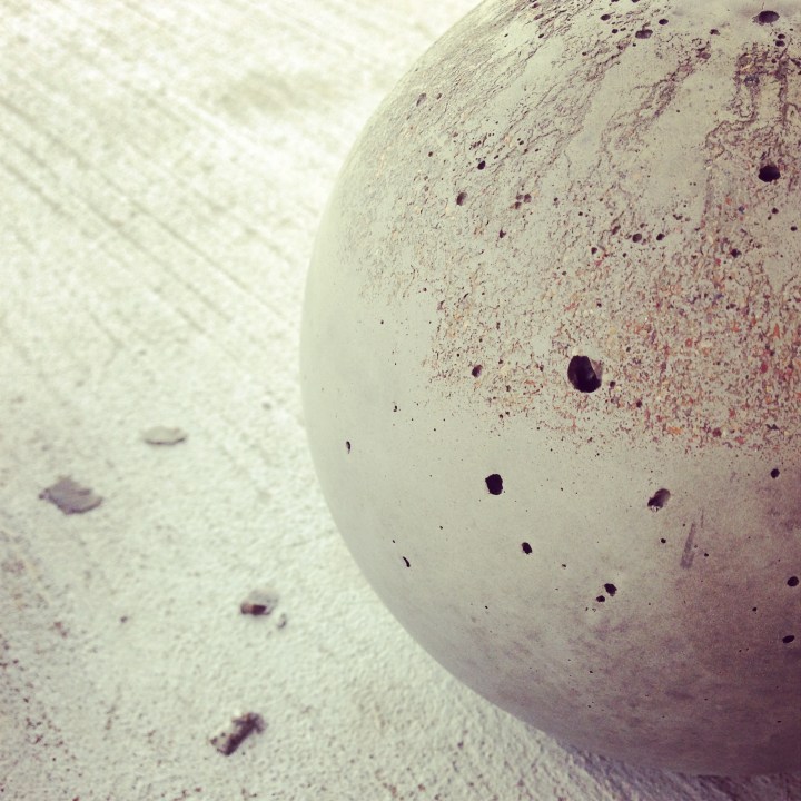 DIY Industrial Home Decor // Concrete Ball