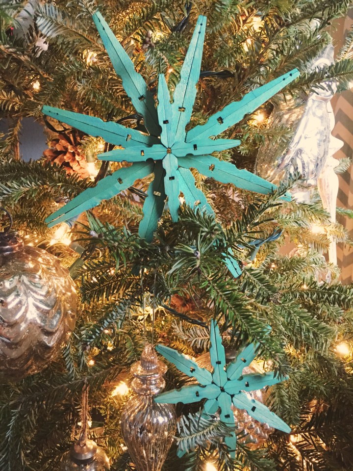 DIY Dyed Clothespin Snowflake Christmas Ornaments