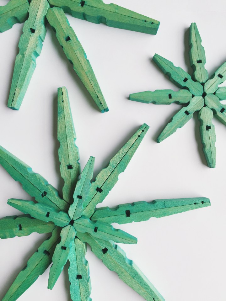 DIY Dyed Clothespin Snowflake Christmas Ornaments